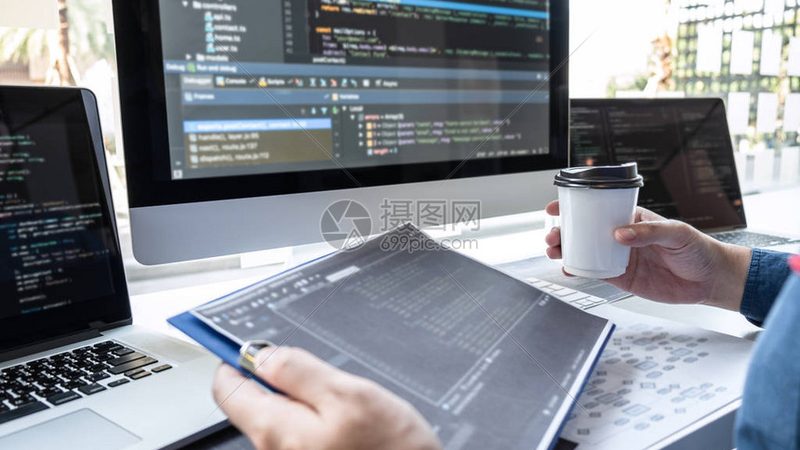 汽车后市场软件定制开发的成本考量：关键因素与误区解析